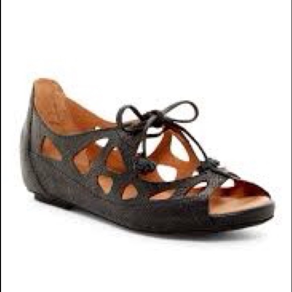 Gentle Souls Brynn Flat sandal in black 8.5 - Picture 1 of 7